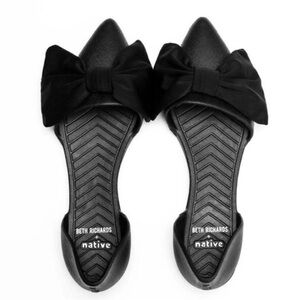 Native Women's Elegant Black Flats with Bow
